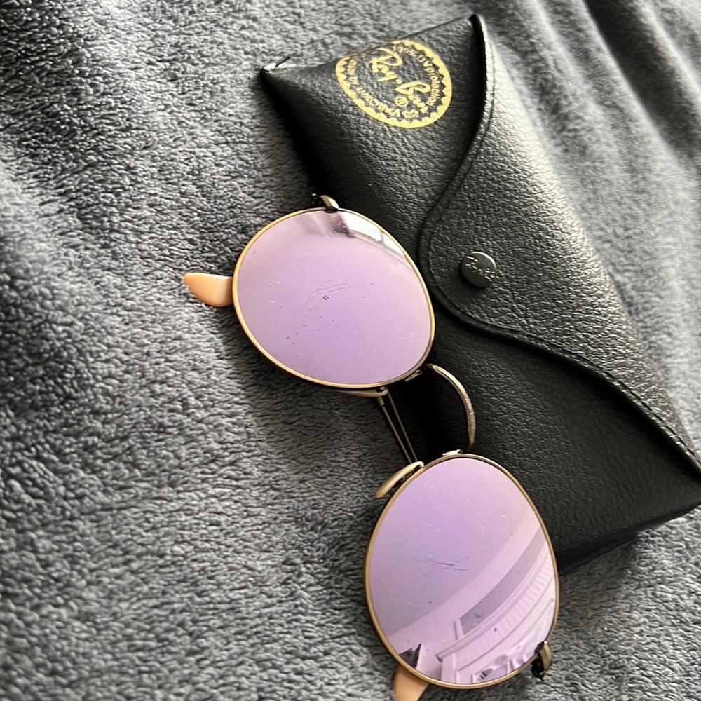 Purple mirrored lenses with beige detail